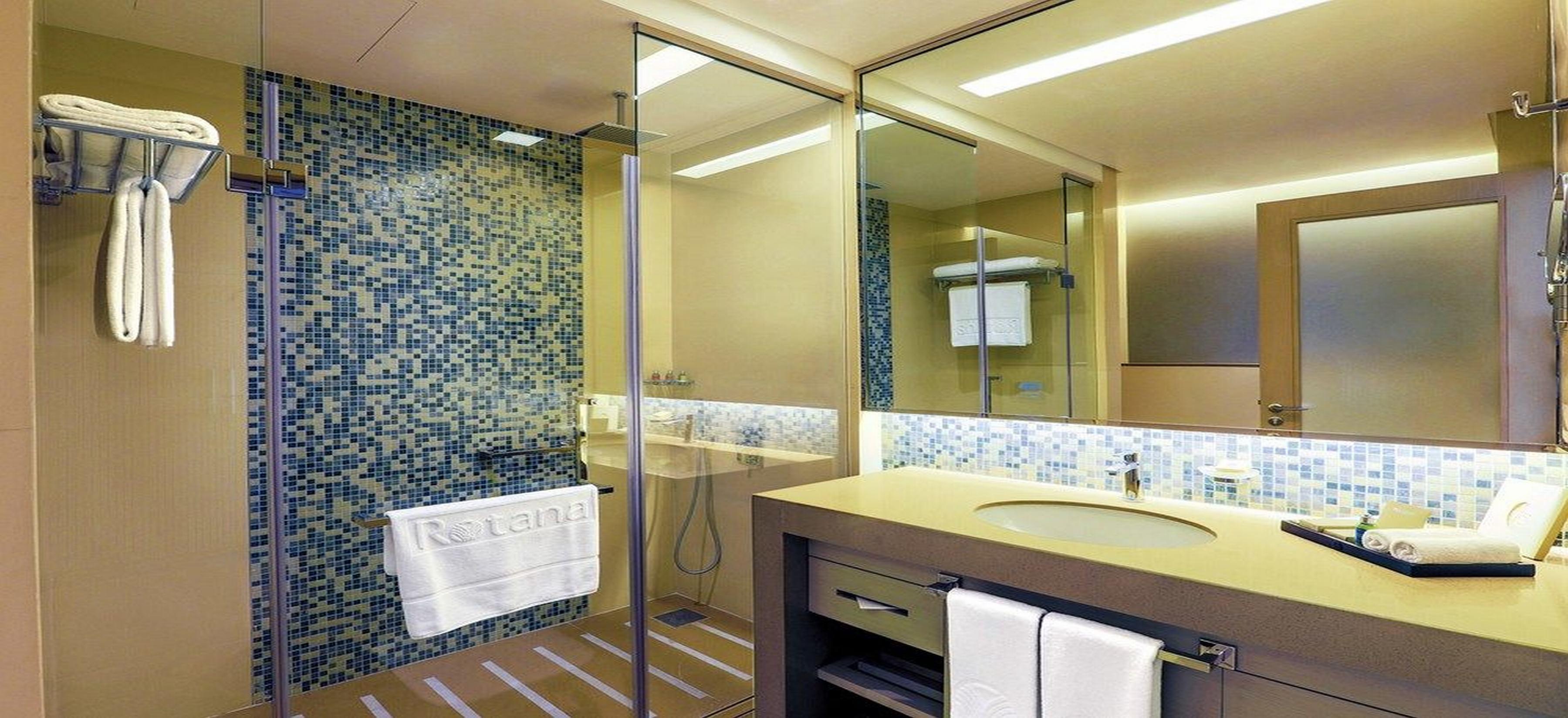 Downtown Rotana Hotel Manama Luaran gambar Bathroom