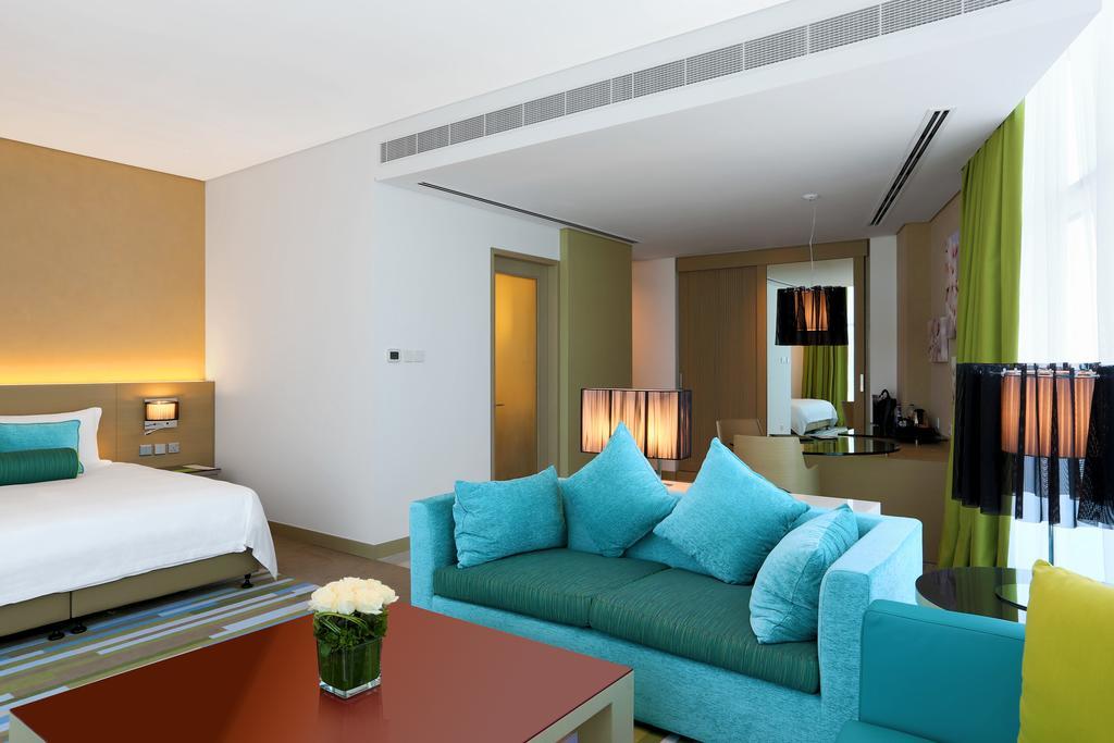 Downtown Rotana Hotel Manama Luaran gambar A suite at the hotel