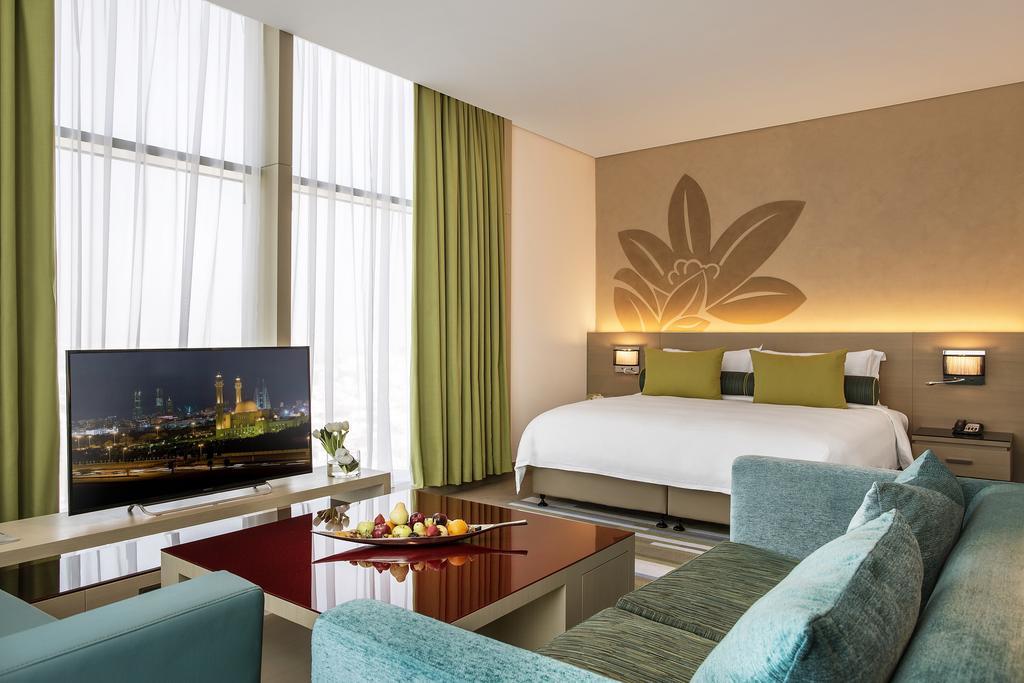 Downtown Rotana Hotel Manama Luaran gambar Suite