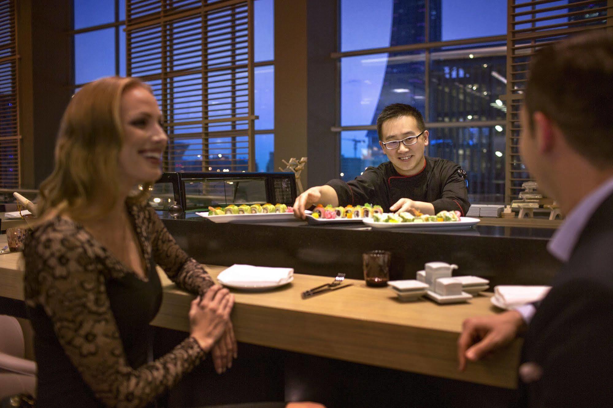 Downtown Rotana Hotel Manama Luaran gambar Sushi restaurant in Paris