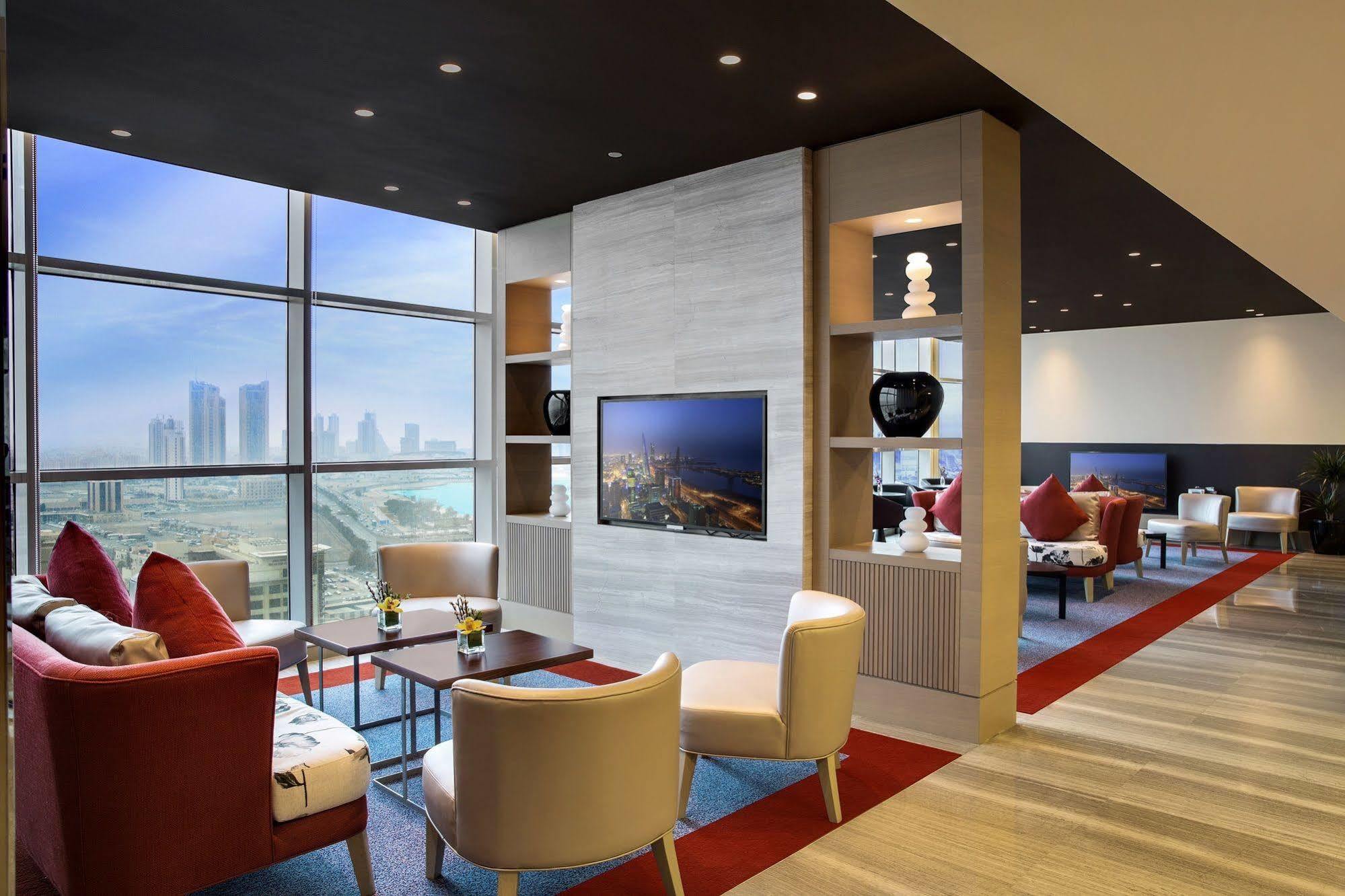 Downtown Rotana Hotel Manama Luaran gambar The lounge at the airport