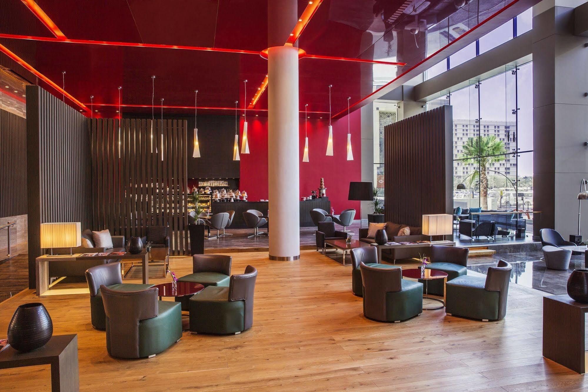 Downtown Rotana Hotel Manama Luaran gambar The lounge at the airport